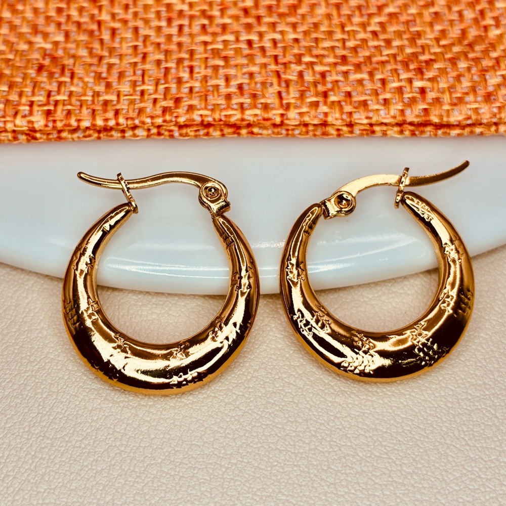 Elegant Gold Textured Hoop Earrings